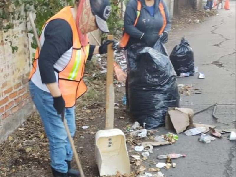Refuerzan acciones de limpieza en principales calles de Jacona