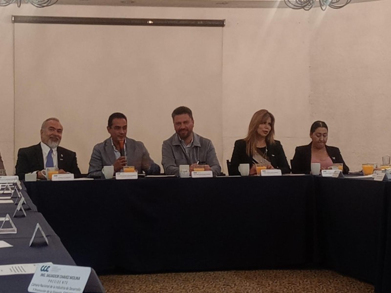 Refuerzan coordinación para enfrentar la informalidad y agilizar apertura de negocios