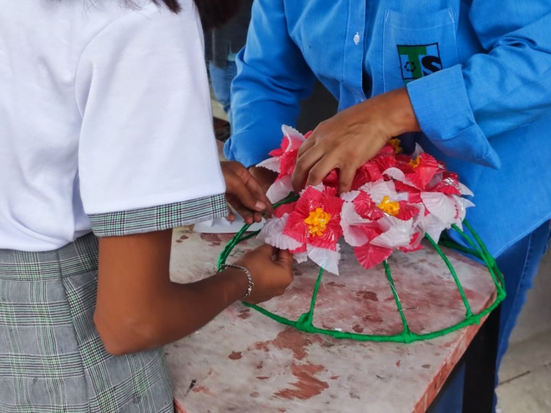 Refuerzan en nuevas generaciones tradiciones de Día de Muertos