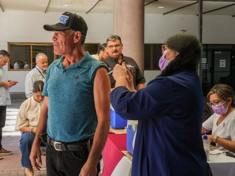 Refuerzan la prevención de enfermedades respiratorias con jornada de vacunación invernal