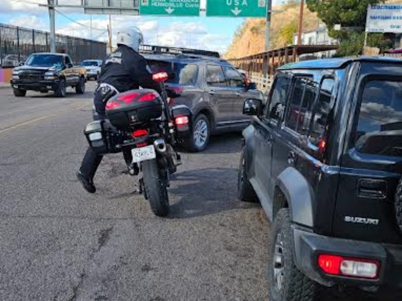 Refuerzan vigilancia en filas de cruce a Estados Unidos