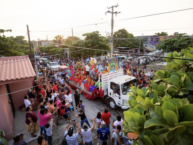 Regadas de frutas, tradición de las fiestas de Juchitán