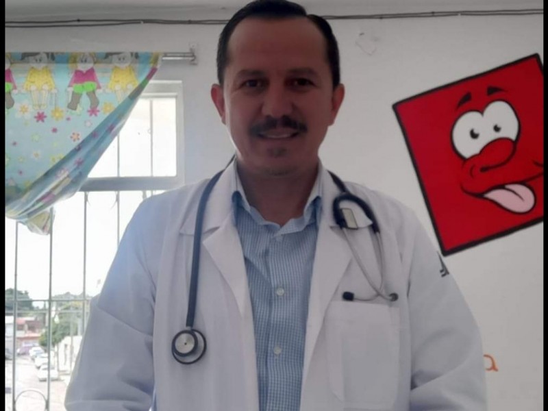 Regala medicamento y consulta gratis, médico nayarita crea proyecto social