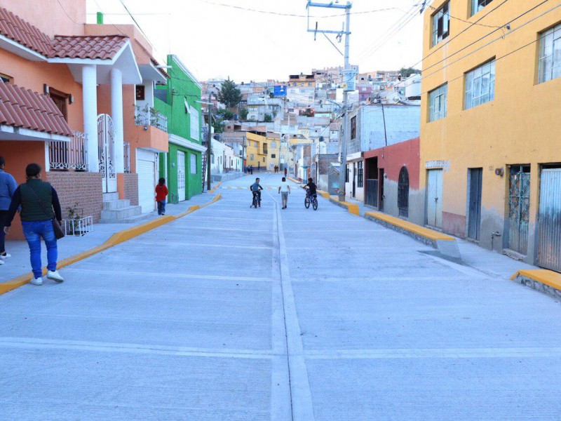 Regeneran calle en colonia Lázaro Cárdenas de Zacatecas