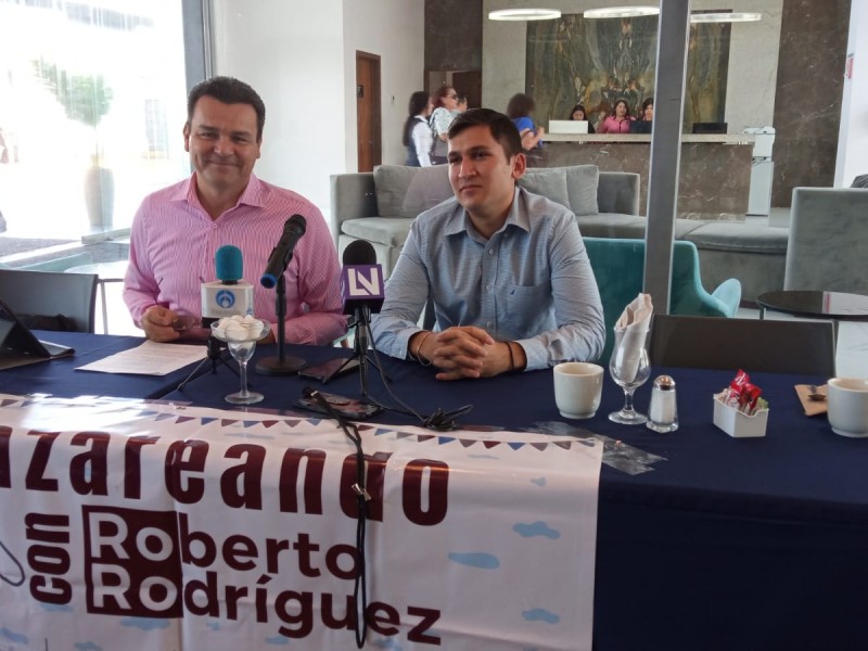 Regidor promueve bazar gratuito para los expositores