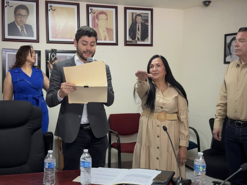 Regidora suplente Lorena Isabel Flores Félix tomó protesta