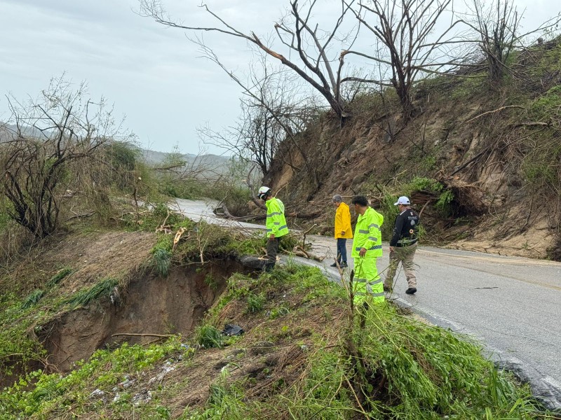 Registra Sego daños en caminos de 34 municipios oaxaqueños tras paso Erick