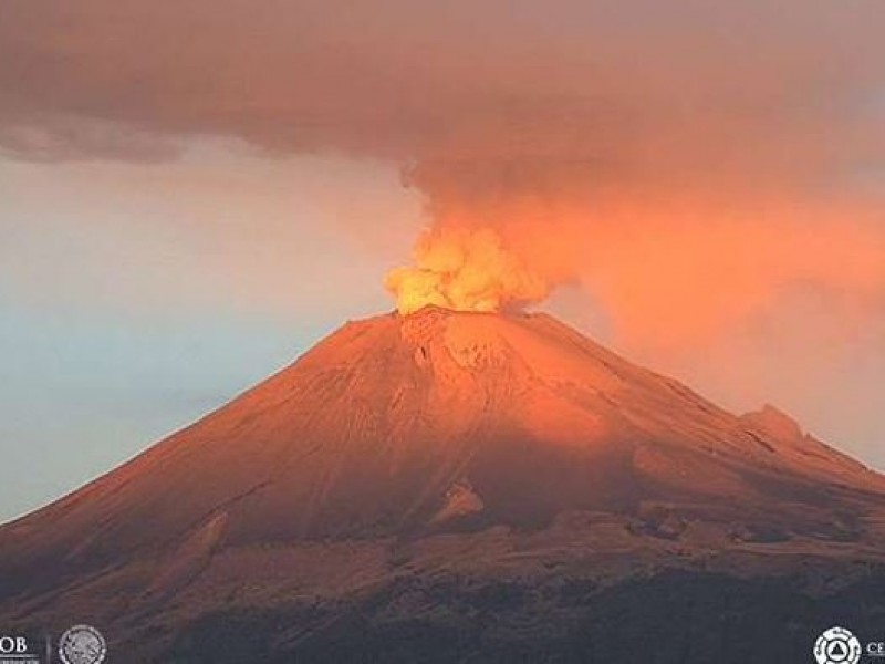 Registra volcán Popocatépetl leve incandescencia