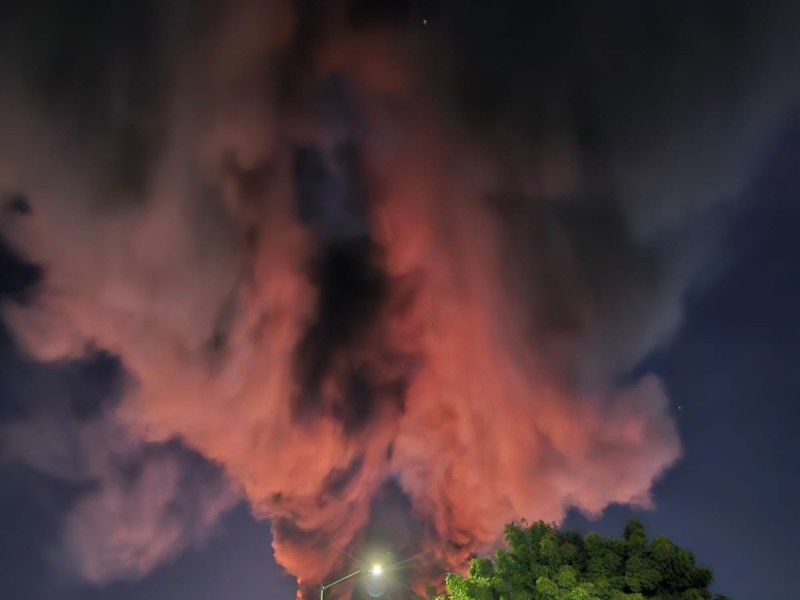 Registran contaminación en el aire tras incendio en Antares