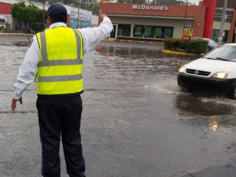Registran encharcamientos leves tras lluvia en Morelia
