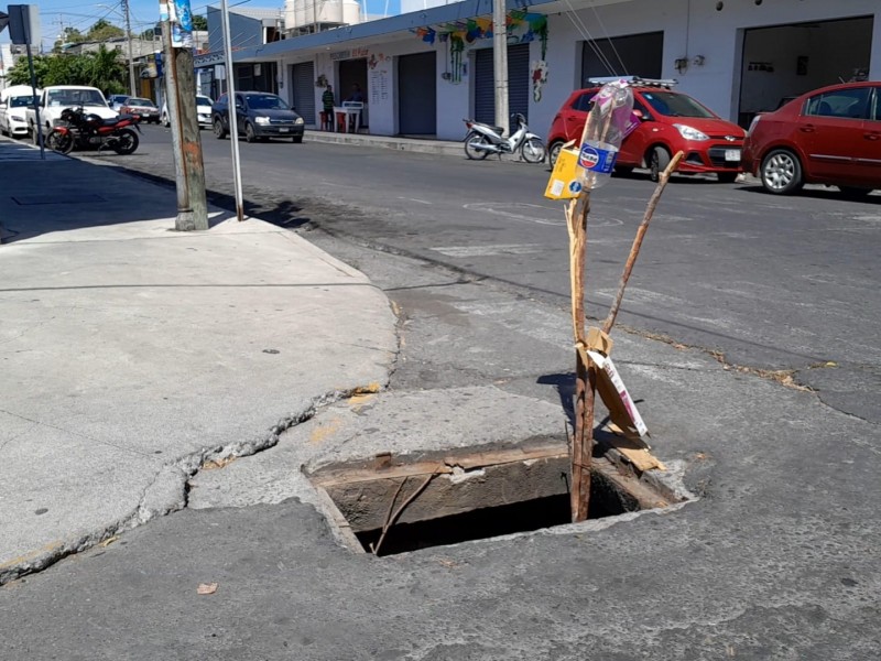 Registro de CFE cumple cuatro meses representando peligro para peatones