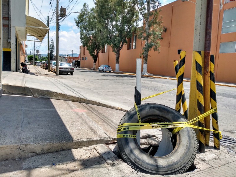 Registro de luz; genera riesgo para peatones y ciclistas