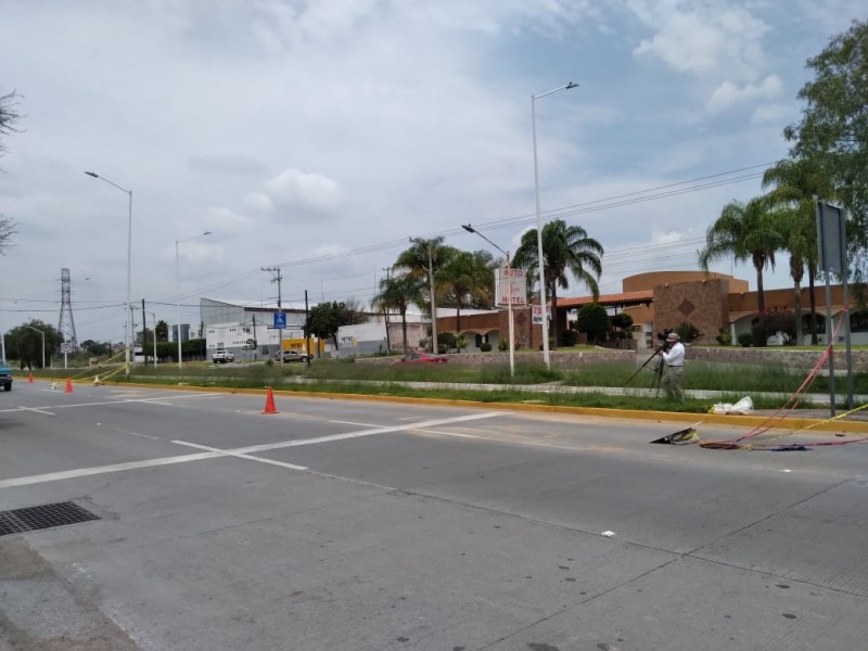 Registro sin tapa causa accidentes sobre ecoboulevard