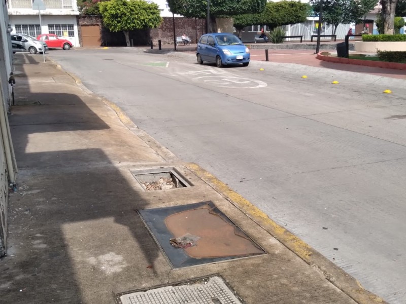 Registros dificultan paso cerca de la Calzada en León