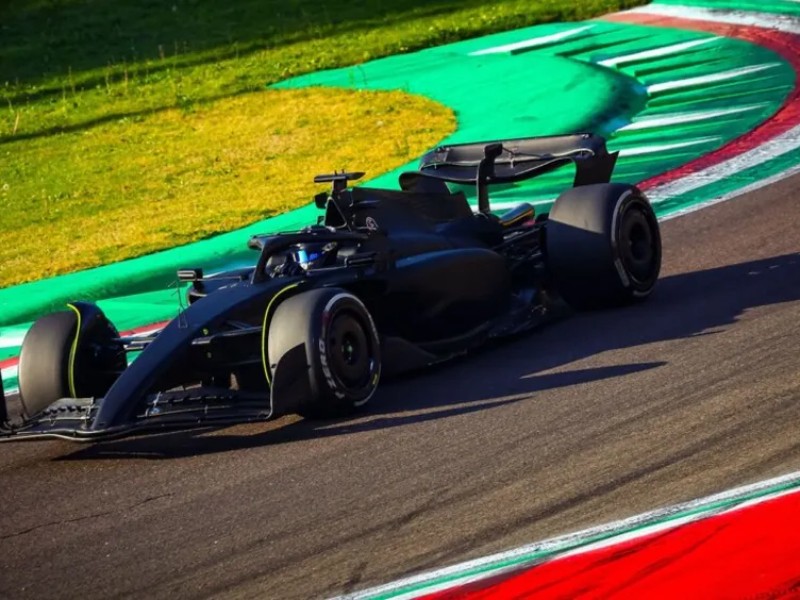Regresa Checo: brillante prueba con Cadillac a bordo de un Ferrari