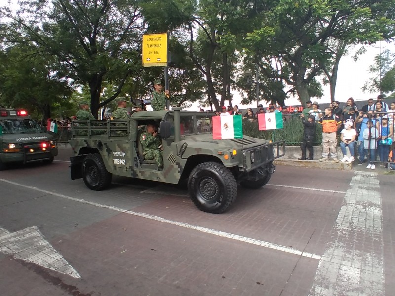 Regresa desfile militar a Avenida Chapultepec