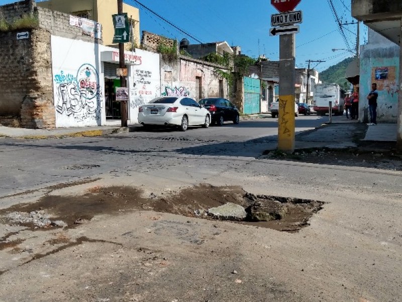 Regresa el agua potable en calle Querétaro