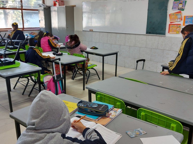 Regresan 138 mil estudiantes de prepas a clases