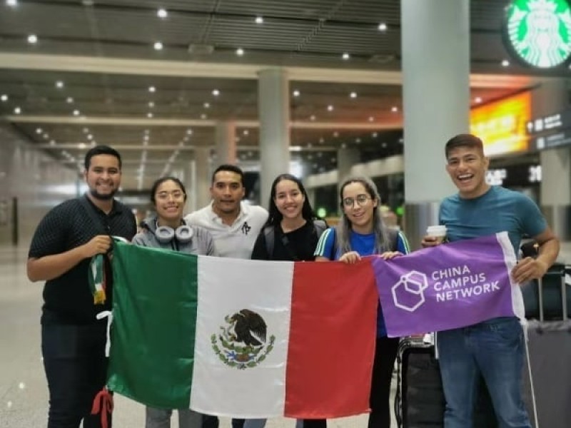 Regresan 5 estudiantes sonorenses desde China