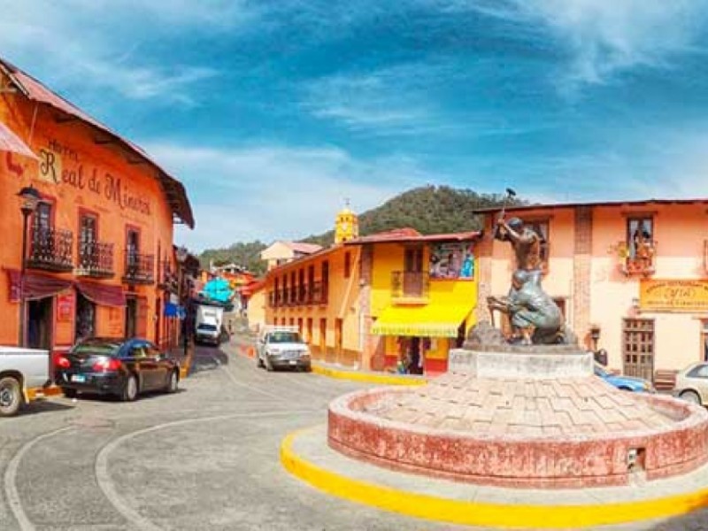 Regresan a 500 turistas a sus casas en Pinal