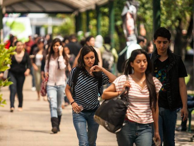 Regresan a clases alumnos de la UdeG