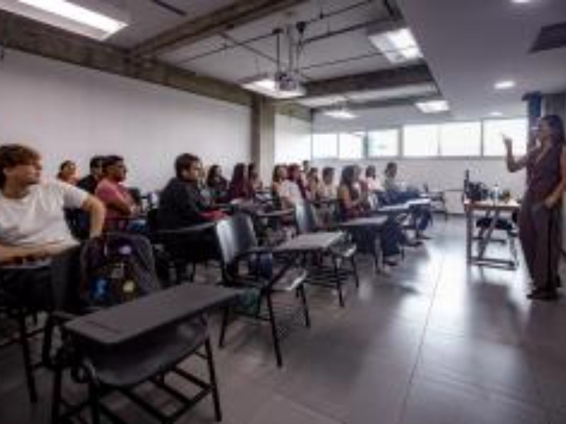 Regresan a clases alumnos de la Universidad de Guadalajara