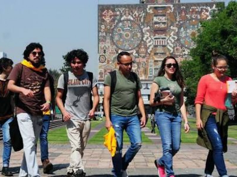 Regresan  a clases estudiantes de la UNAM