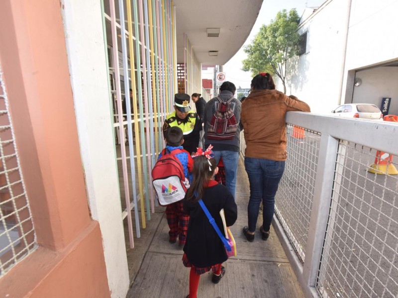 Regresan a clases estudiantes mexiquenses