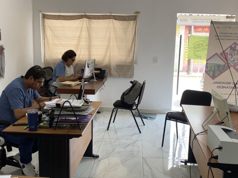 Regresan a laborar empleados del SNE Zihuatanejo