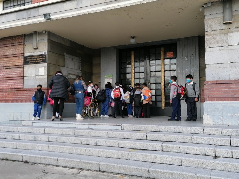 Regresan a las aulas estudiantes mexiquenses tras vacaciones