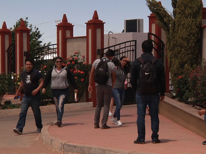 Regresan alumnos de UNISON a clases