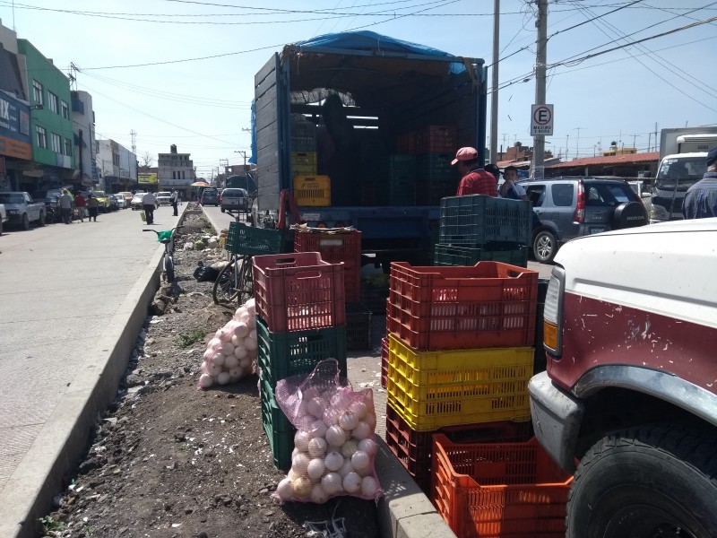 Regresan comerciantes a la Avenida del Trabajo