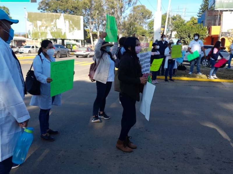 Regresan las protestas de trabajadores de salud