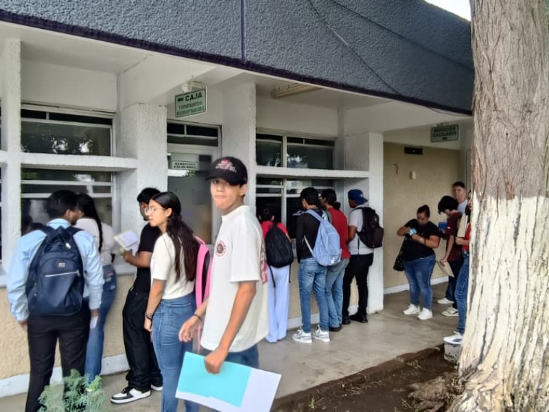Regreso a Clases de miles de Universitarios