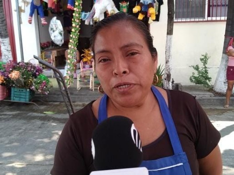 Regular la venta en Tianguis de las Flores; opinan panaderos