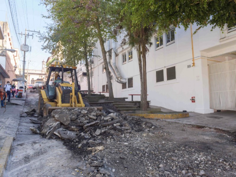 Rehabilitan acceso a Hospital Civil de Xalapa