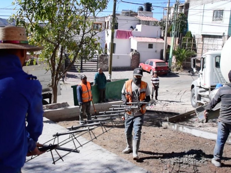 Rehabilitan callejón del Mezquite cercano al Museo de las Momias.