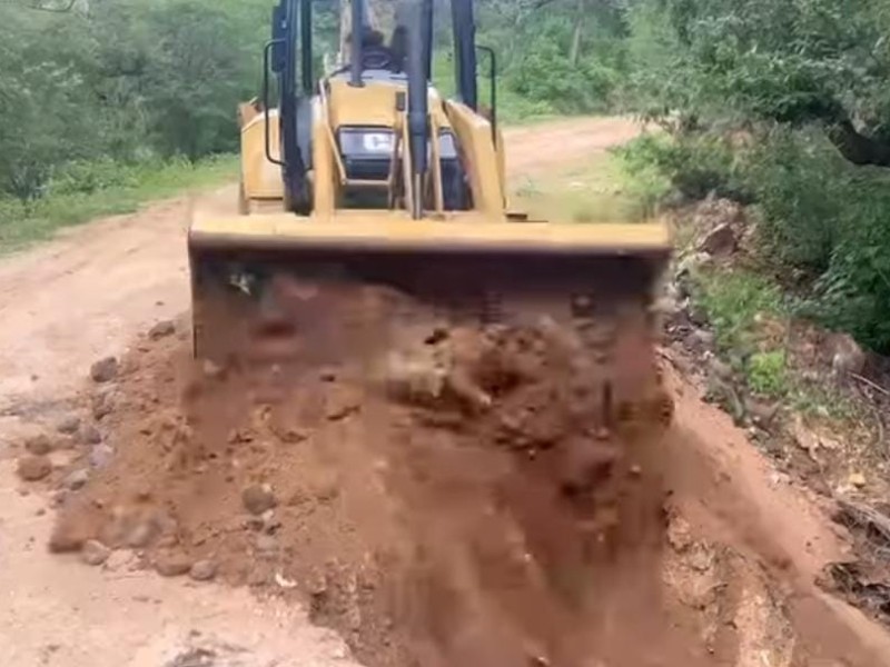 Rehabilitan caminos rurales afectados por lluvias en Yécora