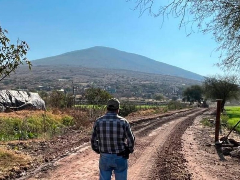 Rehabilitan caminos sacacosechas en Villamar