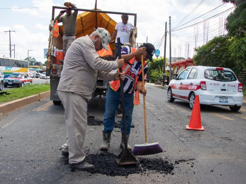 Rehabilitan casi 200 baches en Poza Rica; ciudadanos urgen rehabilitación