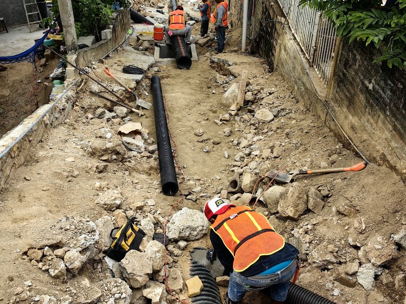 Rehabilitan drenaje sanitario en Barrio Nuevo de Salina Cruz