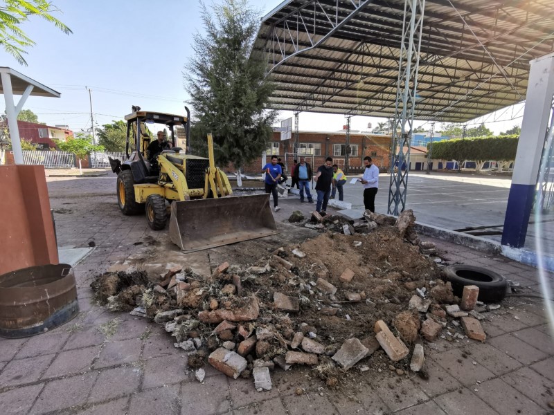 Rehabilitan escuelas de Zamora