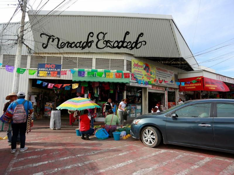 Rehabilitan mercado Escobedo con obras de drenaje y agua potable