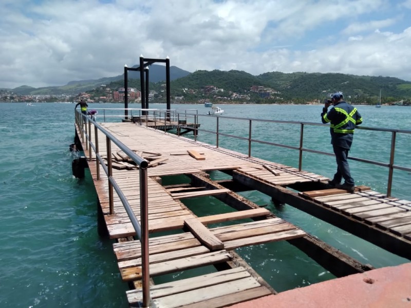 Rehabilitan muelle de playa Las Gatas