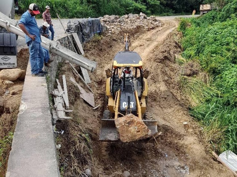 Rehabilitan muro de contención en Puerto Perico, en la sierra