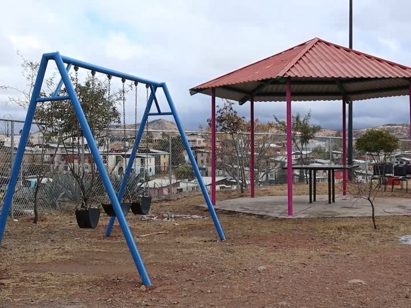 Rehabilitan parque en terrazas con apoyo de iniciativa privada