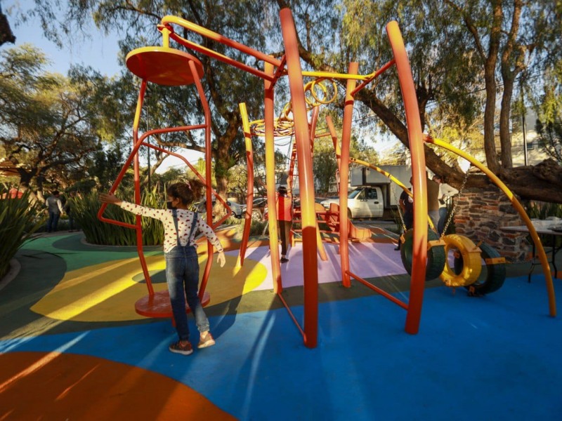 Rehabilitan parques en la capital queretana