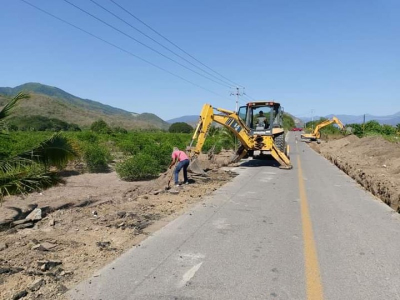 Rehabilitan puente ubicado en carretera Armería-Coalatilla