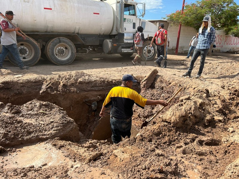 Rehabilitan tomas de agua potable y alcantarillado