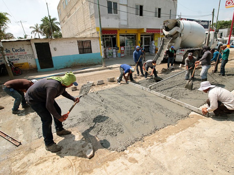 Rehabilitan vialidades en Tuxtla con material híbrido